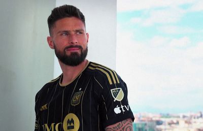 Oliver Giroud a fost prezentat la noua sa echipă! Ce star a lui AC Milan l-a îndemnat să schimbe clubul: „Mi-a zis că o să mă distrez”