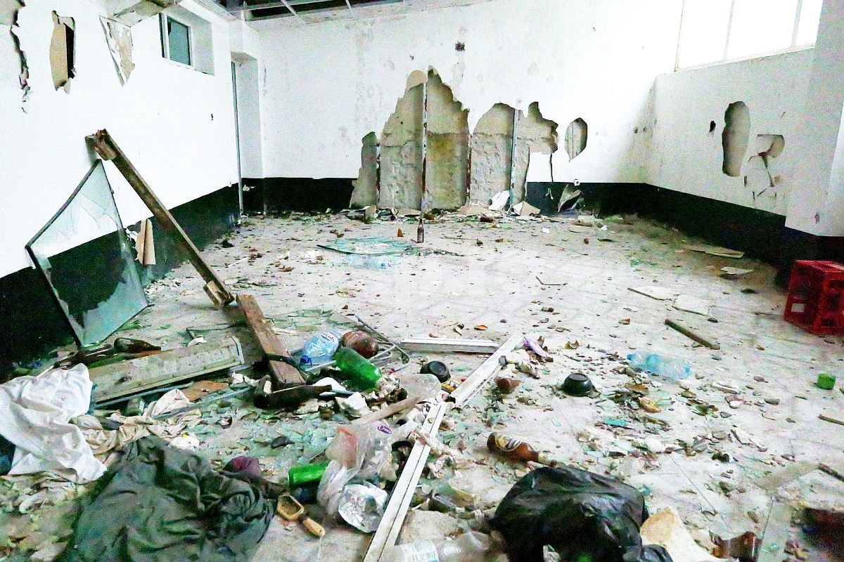 Fotbalul renaște la periferia orașului care dădea echipă în Liga 1 » Vechiul stadion e în paragină, înghițit de natură!