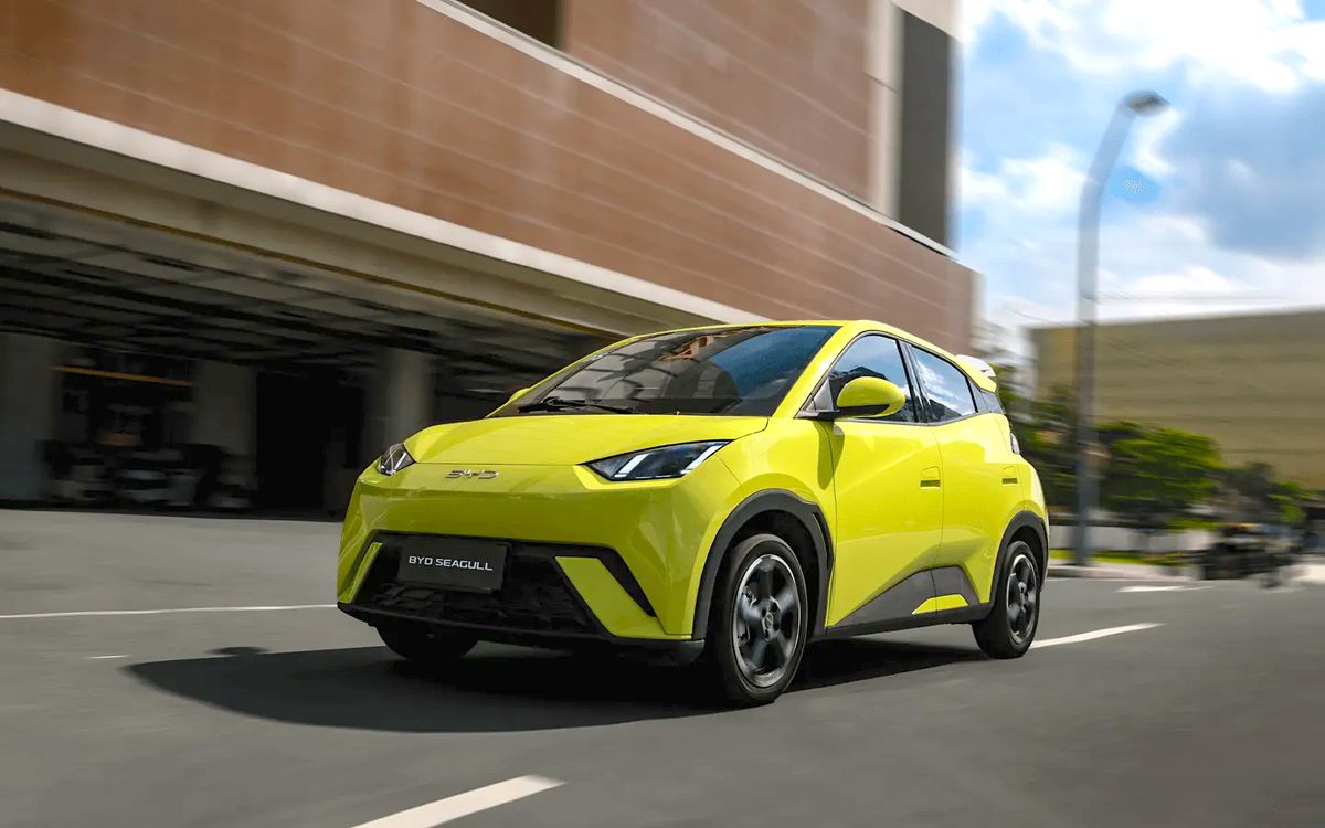 Land Rover și Jaguar, îndepărtate de pe „Barbu Văcărescu” » Noua mașină pe care pariază Ion Țiriac