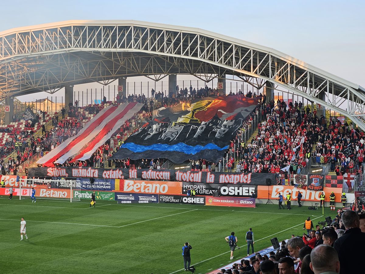 Protest cu drona la CFR Cluj - Hermannstadt: ce scria pe pânza fluturată pe deasupra stadionului