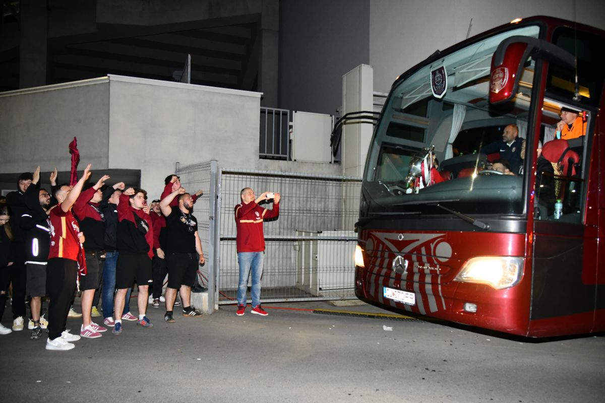 Imagini tari surprinse de GSP în autocarul CFR-ului: „S-audă Europa, CFR-ul a luat Cupa!” » Camora și jucătorii cântă și dansează, Louis Munteanu cu look a la Lamine Yamal