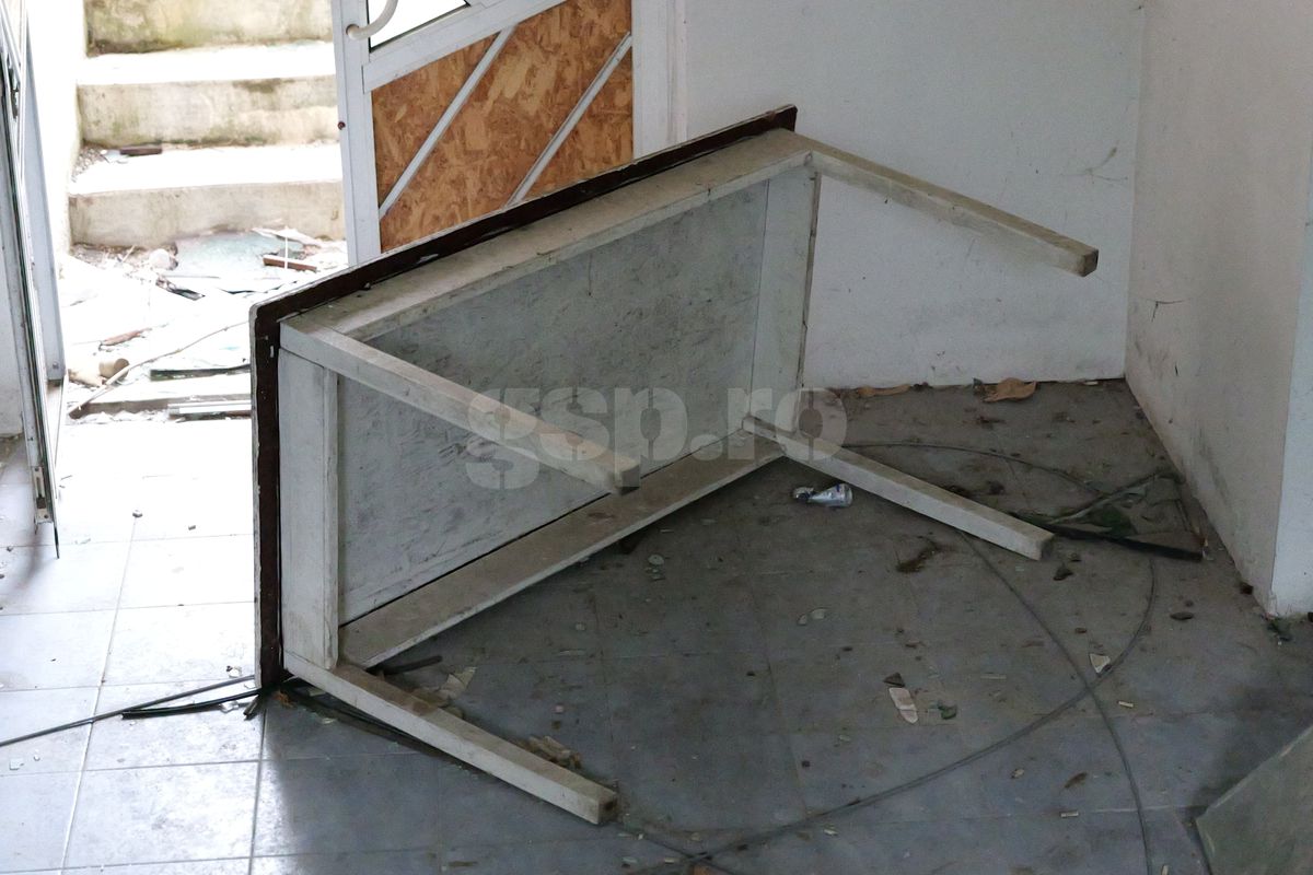 Fotbalul renaște la periferia orașului care dădea echipă în Liga 1 » Vechiul stadion e în paragină, înghițit de natură!