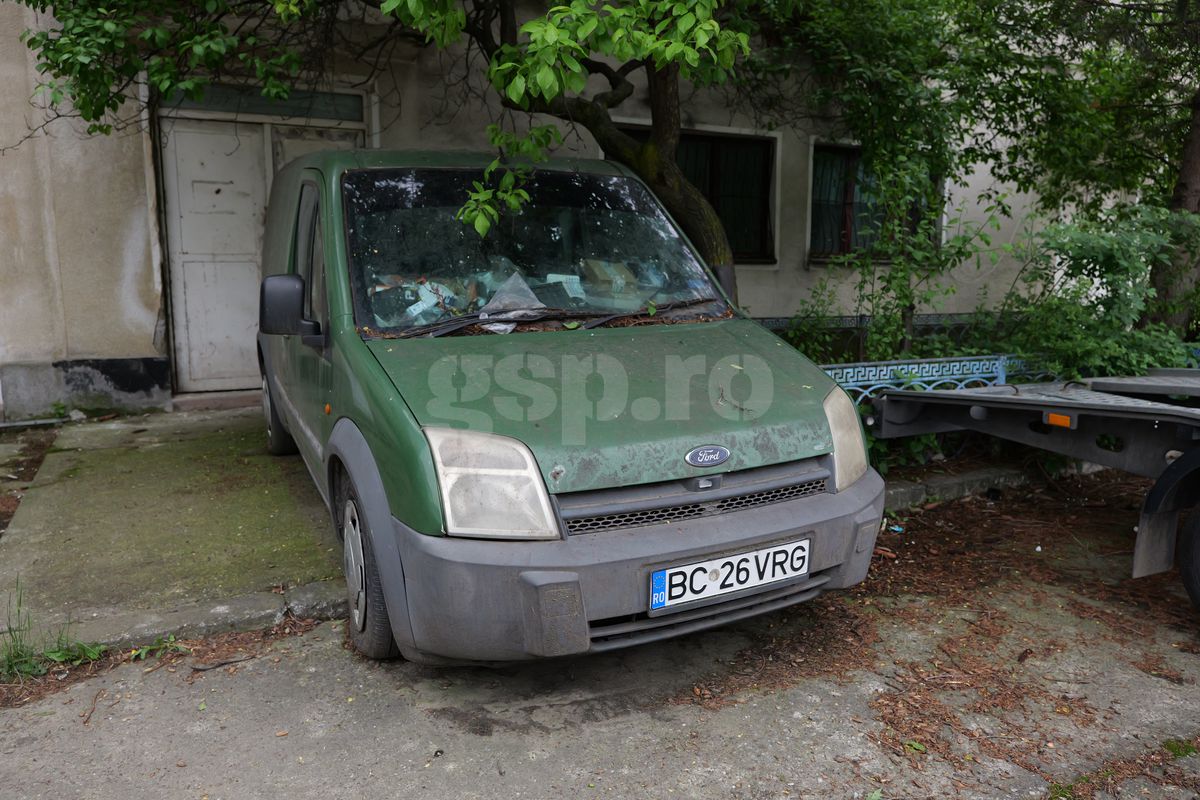 Fotbalul renaște la periferia orașului care dădea echipă în Liga 1 » Vechiul stadion e în paragină, înghițit de natură!