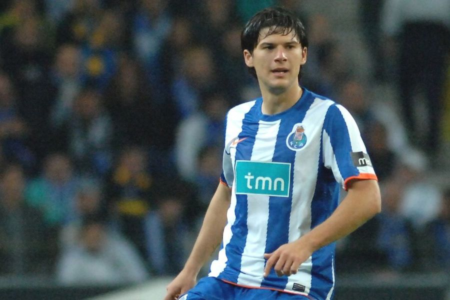 Cristi Săpunaru în tricoul lui Porto / Foto: Instagram Nu l-au uitat! Ce a transmis Porto după ce Cristi Săpunaru și-a anunțat retragerea