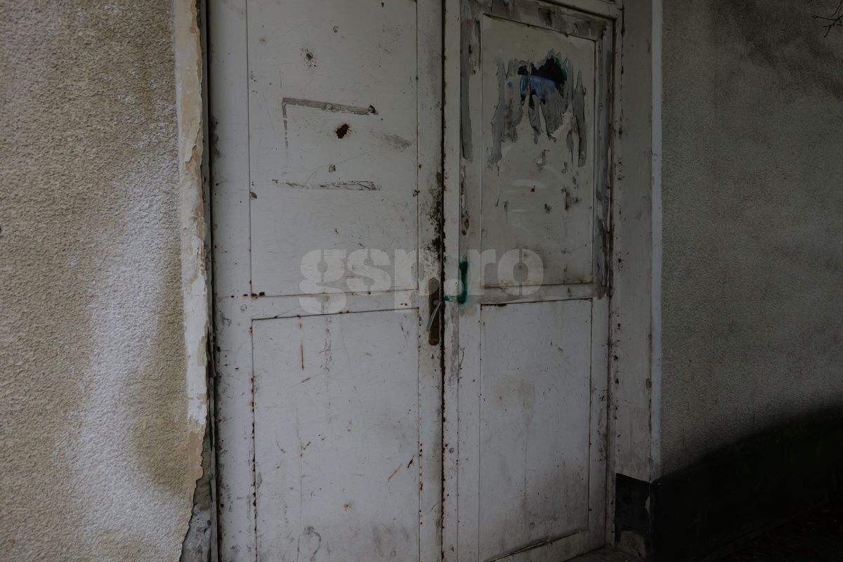 Fotbalul renaște la periferia orașului care dădea echipă în Liga 1 » Vechiul stadion e în paragină, înghițit de natură!