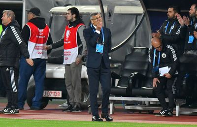 „Trebuie să vii cu ceva nou!” » Ce nu a mai funcționat în relația Sabău - U Cluj? „Repetând anumite metode, jucătorii nu mai sunt receptivi”