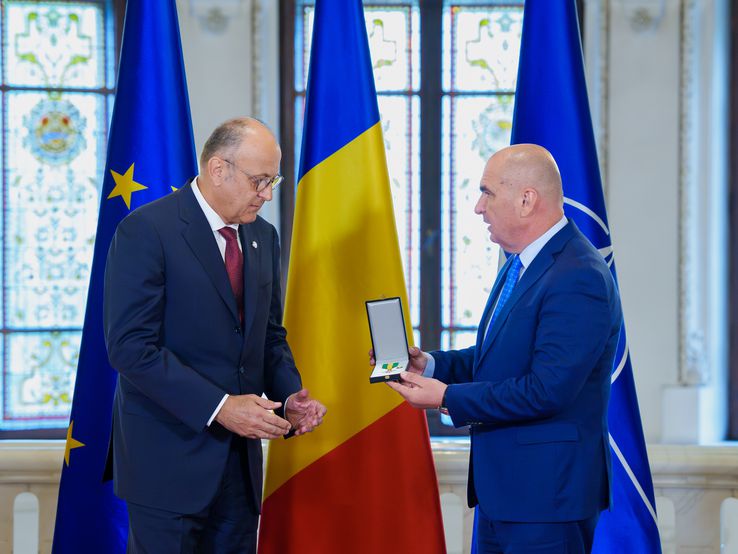 Dan Șucu a fost decorat de Ilie Bolojan, președintele interimar al României, foto: Facebook @Administrația Prezidențială a României
