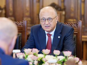 Cu cât i-a mărit Dan Șucu salariul antrenorului! » Câți bani câștigă și al câtelea este în topul campionatului
