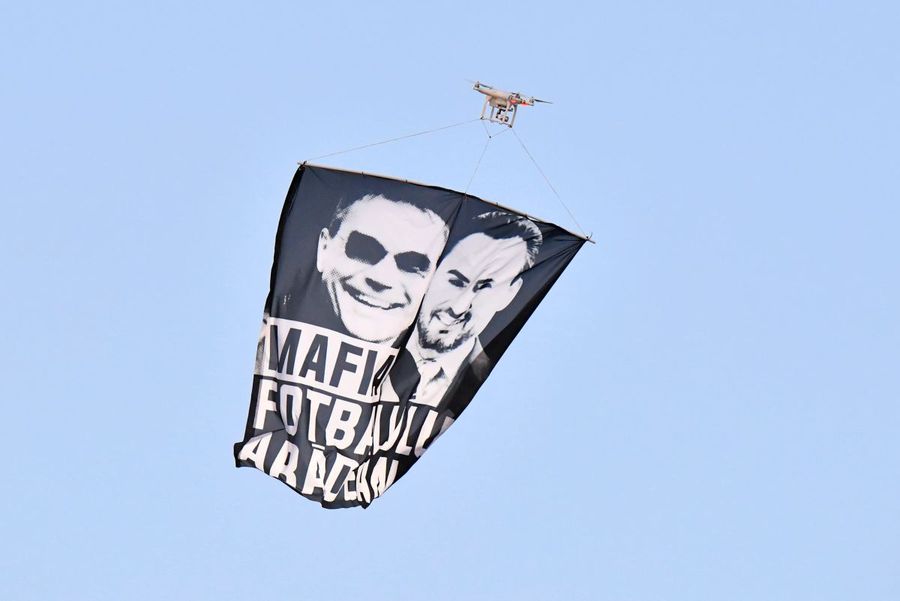 Ultrașii lui UTA Arad au protestat la finala Cupei cu ajutorul unei drone Se dă gratis! Conducătorul din Superliga a anunțat că ar ceda clubul, dar cu o condiție