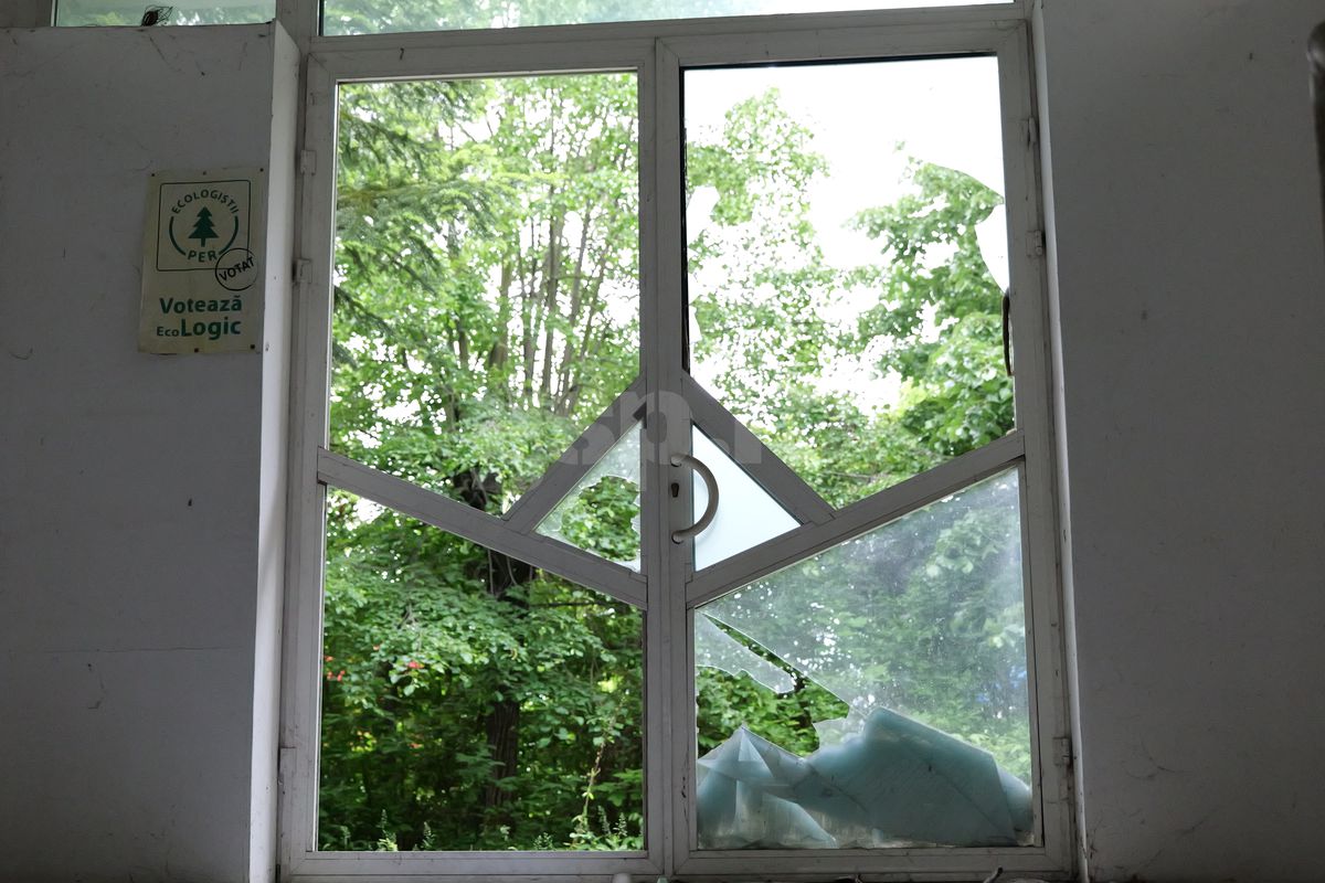 Fotbalul renaște la periferia orașului care dădea echipă în Liga 1 » Vechiul stadion e în paragină, înghițit de natură!