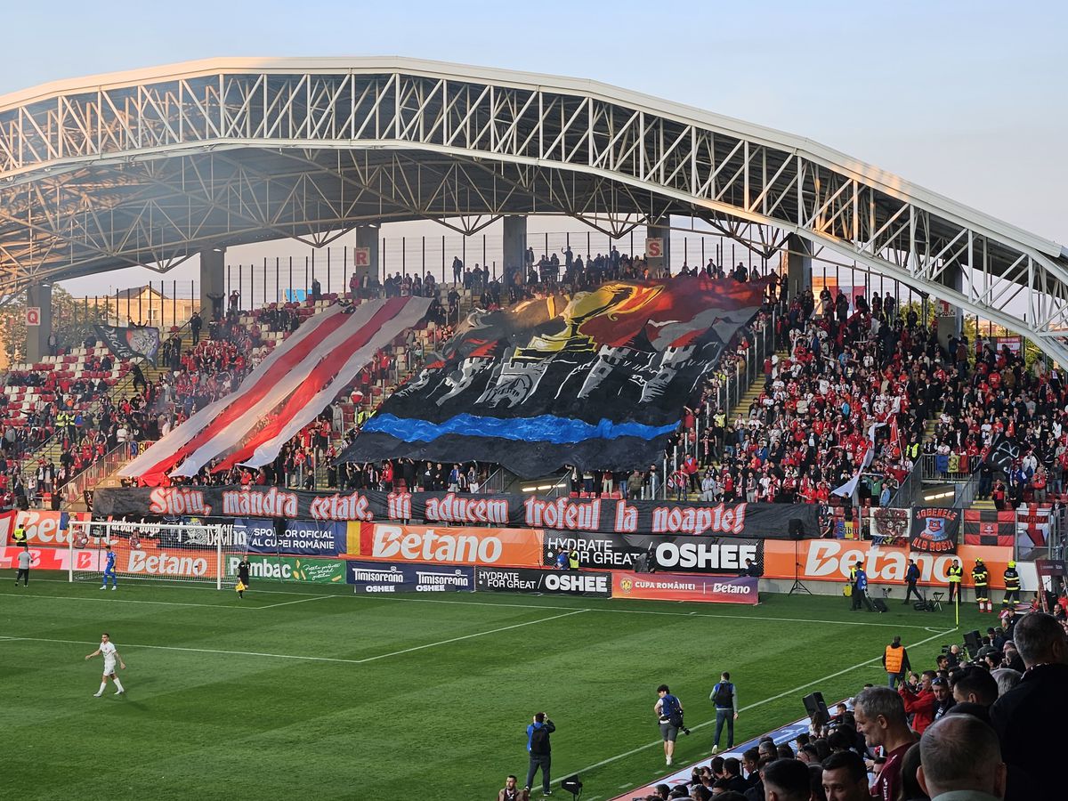 Protest cu drona la CFR Cluj - Hermannstadt: ce scria pe pânza fluturată pe deasupra stadionului