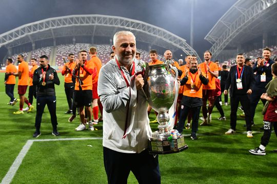 Dan Petrescu, după ce CFR Cluj a câștigat Cupa României în finala cu Hermannstadt // foto: Cristi Preda