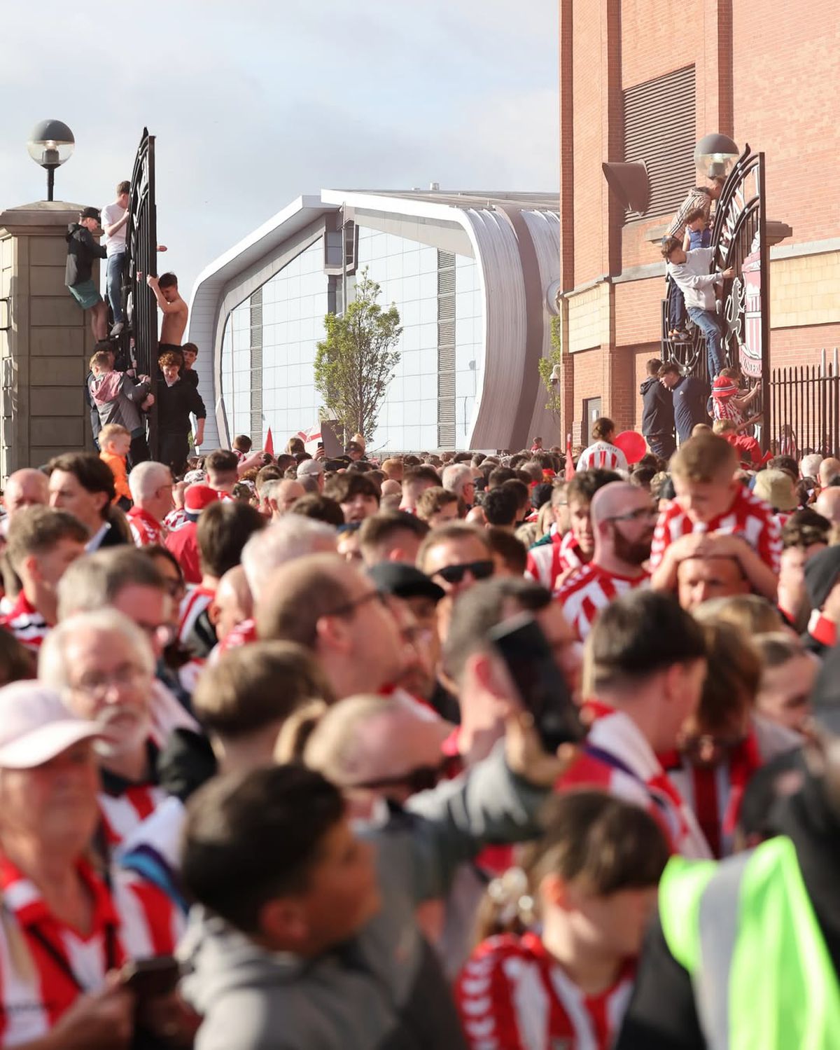 „Pisicile negre” merg în finală după un duel interzis cardiacilor și vor juca în cel mai „bănos” meci din fotbal!