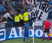suporteri au afișat bannere cu mesaje precum „Florentino, pleacă acum!” sau „Florentino, ești vinovat!”, critici directe la adresa conducerii. Forțele de ordine au intervenit în forță și au îndepărtat mesajele.