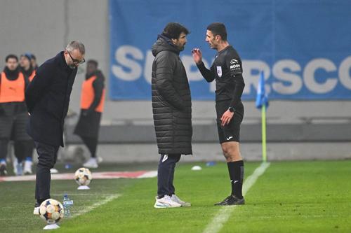 Marcel Bîrsan va arbitra duelul dintre Universitatea Craiova și U Cluj / Foto: Imago Images