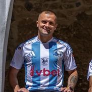 Corvinul și-a prezentat echipamentul pentru sezonul următor de Superliga / FOTO: Facebook @Corvinul