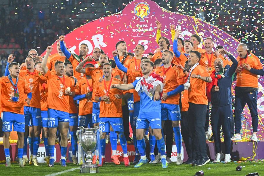 A jucat la Universitatea Craiova și U Cluj, iar acum și-a ales favorita pentru finala campionatului: „E all-in!” + „Țipau la mine dacă dădeam pasă la portar”