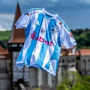 Corvinul și-a prezentat echipamentul pentru sezonul următor de Superliga / FOTO: Facebook @Corvinul