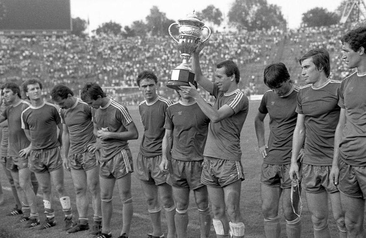 Ce se întâmplă cu Mircea Irimescu, „jolly joker-ul” Craiovei Maxima? » Dat dispărut de colegi, „Iribar” a vorbit cu Gazeta: „De asta nu mai vin pe stadion”