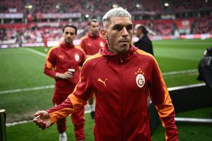 Fostul jucător al lui Atletico Madrid a fost agresat de un fan obsedat de iubita lui » Fotbalistul a ajuns la spital