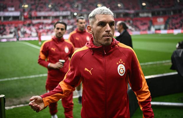 Fostul jucător al lui Atletico Madrid a fost agresat de un fan obsedat de iubita lui » Fotbalistul a ajuns la spital