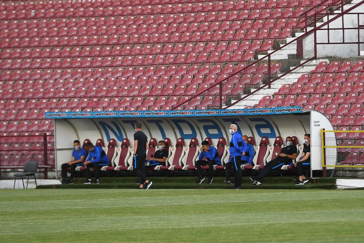 Nedumerirea lui Reghecampf când se uită la FCSB: „Vorbesc cu MM, cu patronul, dar nu pot întreba asta”