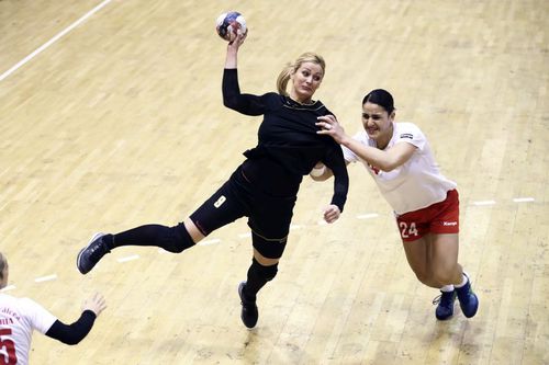 Gabriella Bucur-Szucs în duel cu tunisianca Ines Khouildi FOTO Marius Ionescu