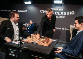 Trofeul Superbet Chess Classic e foarte aproape să plece în Azerbaidjan, dar o răsturnare de situație încă mai e posibilă în Runda a IX-a