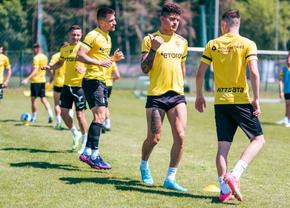 CFR Cluj pleacă în cantonament fără 3 nume importante » Care e situația fotbaliștilor intrați în dizgrația lui Petrescu