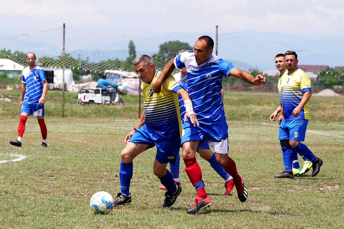 Arizona versus bătrânul Tarcisius » Primarul de 64 de ani a fost titular și echipa lui a luat 7 goluri cu mingile recuperate cu minciogul din canal!