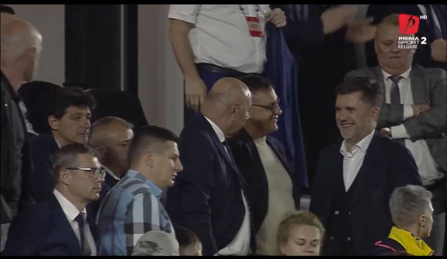 Demisie, fantome, nepăsare