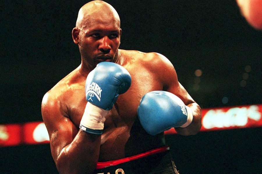 Julius Francis, într-un meci din 1999 // foto: Guliver/gettyimages L-a lăsat lat! Fostul adversar al lui Tyson e investigat de poliție, după ce a făcut KO un scandalagiu pe străzile din Londra. Atenție, imagini dure!