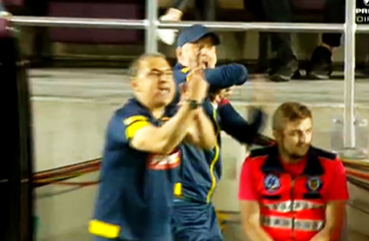 Edi Iordănescu a explodat pe bancă! „Tricolorii” s-au considerat nedreptățiți la două faze