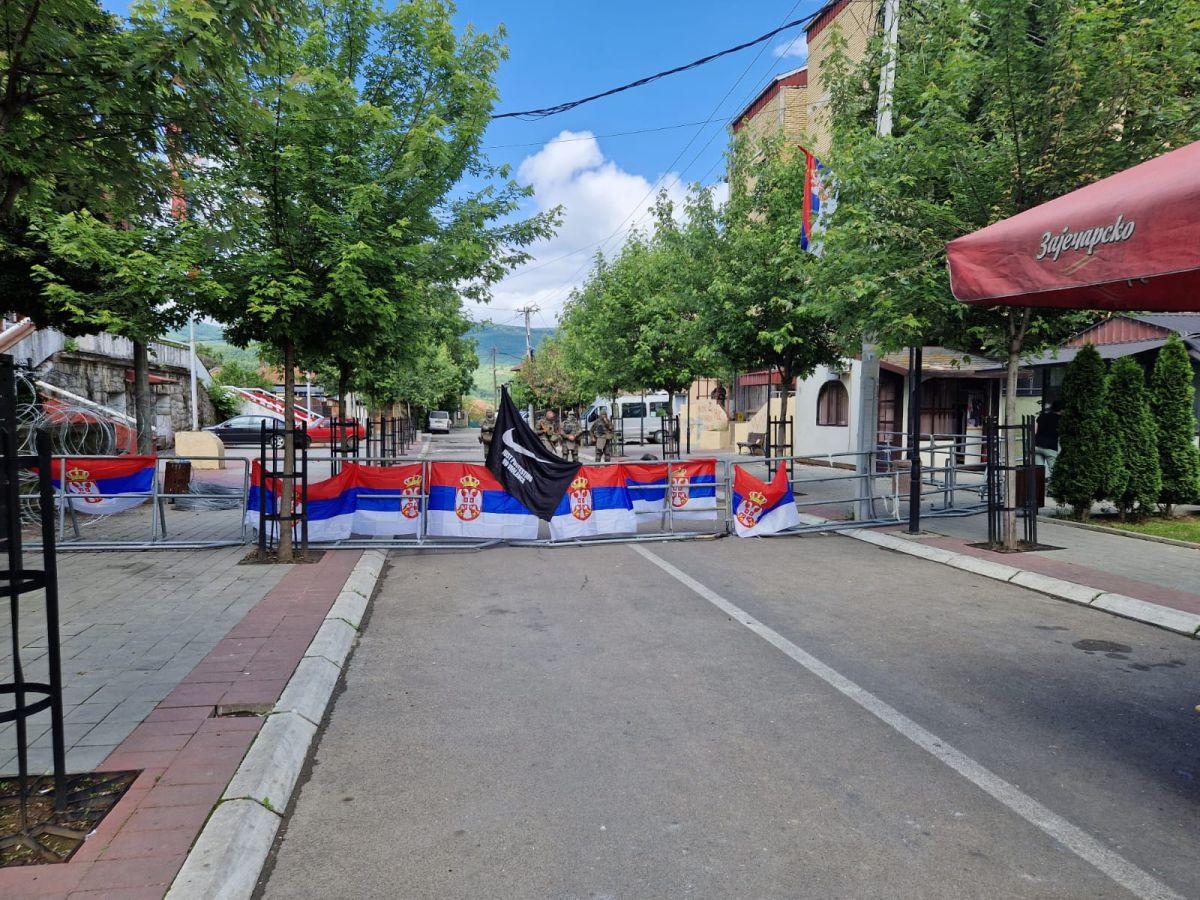 Trei țări într-una singură » Înainte de Kosovo - România, reporterul GSP a ajuns în locul pe care MAE ne-a sfătuit să îl evităm. De ce voia UEFA să mute meciul? Realitatea e cu totul alta