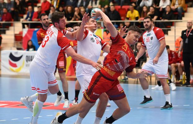 „Vreau să-l întrec pe tata!” » Pivotul naționalei se întoarce la Dinamo după un an în Spania