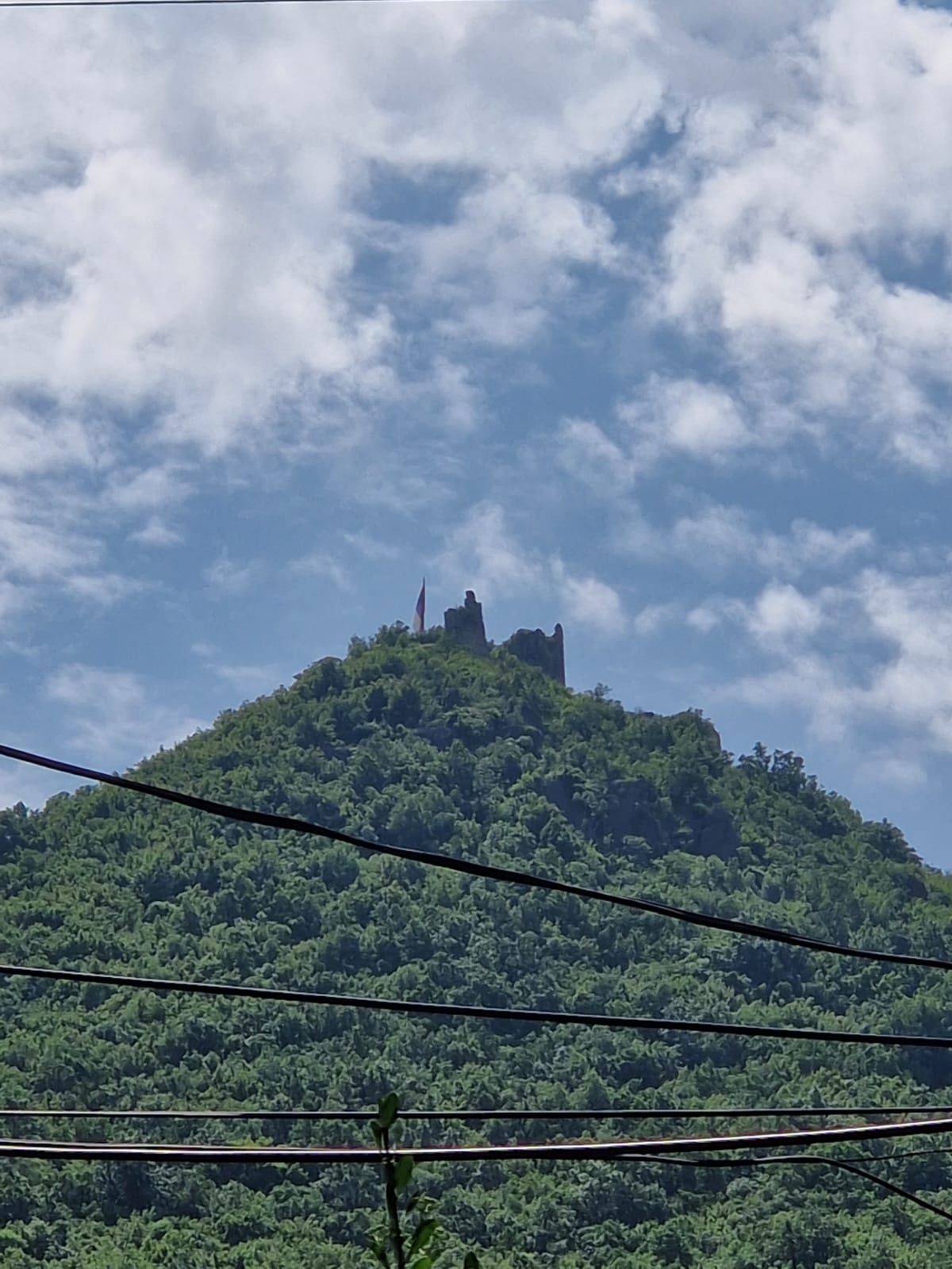 Trei țări într-una singură » Înainte de Kosovo - România, reporterul GSP a ajuns în locul pe care MAE ne-a sfătuit să îl evităm. De ce voia UEFA să mute meciul? Realitatea e cu totul alta