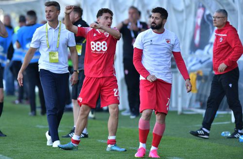 Dinamo se reunește joi, pentru a începe antrenamentele de Liga 1, Geani Crețu fiind singurul nume nou. Rici Grigore se va alătura și el „câinilor” de vineri: „Eu îmi doresc, trebuie să-și dorească și ei!”.