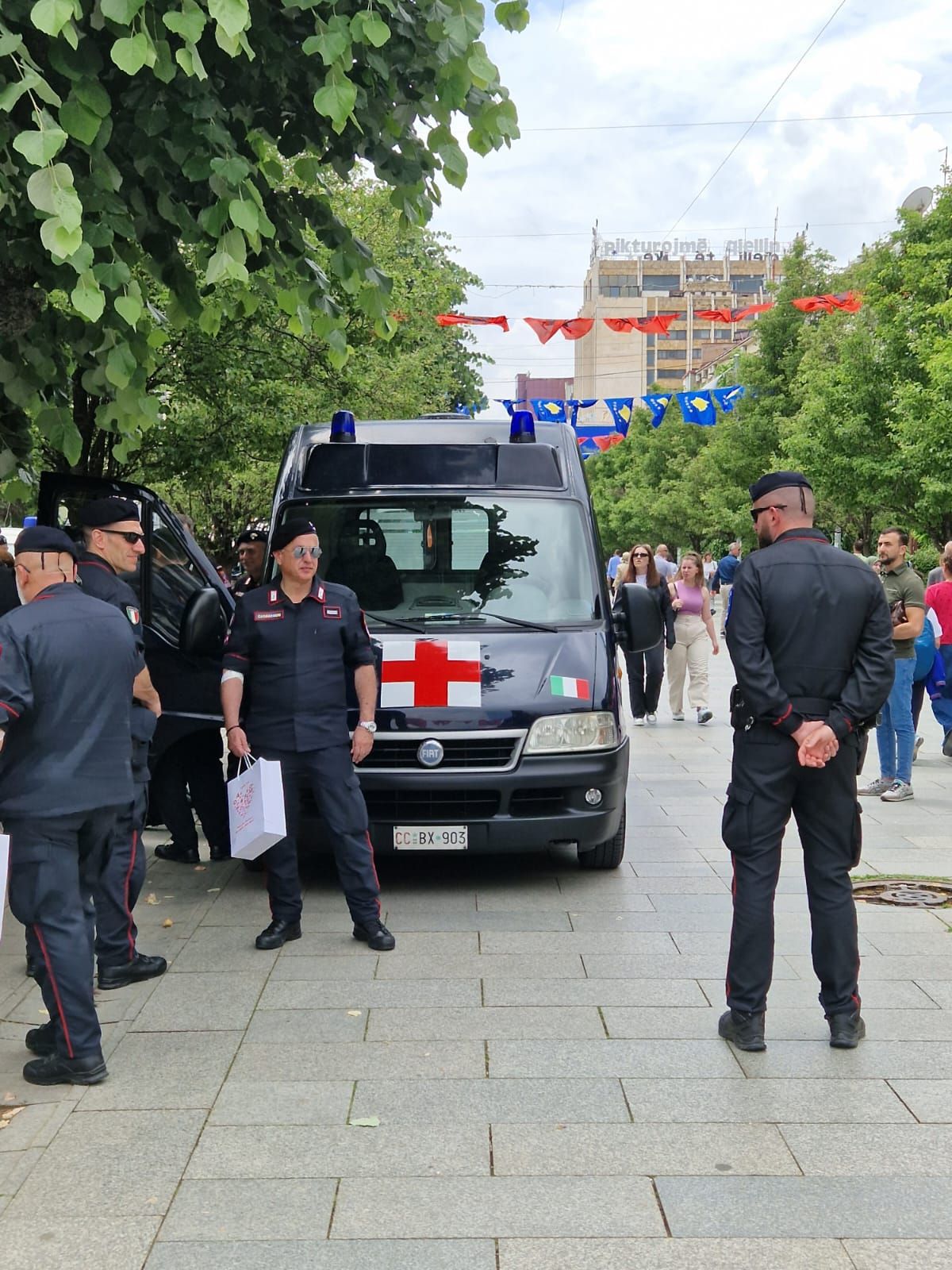 Trei țări într-una singură » Înainte de Kosovo - România, reporterul GSP a ajuns în locul pe care MAE ne-a sfătuit să îl evităm. De ce voia UEFA să mute meciul? Realitatea e cu totul alta