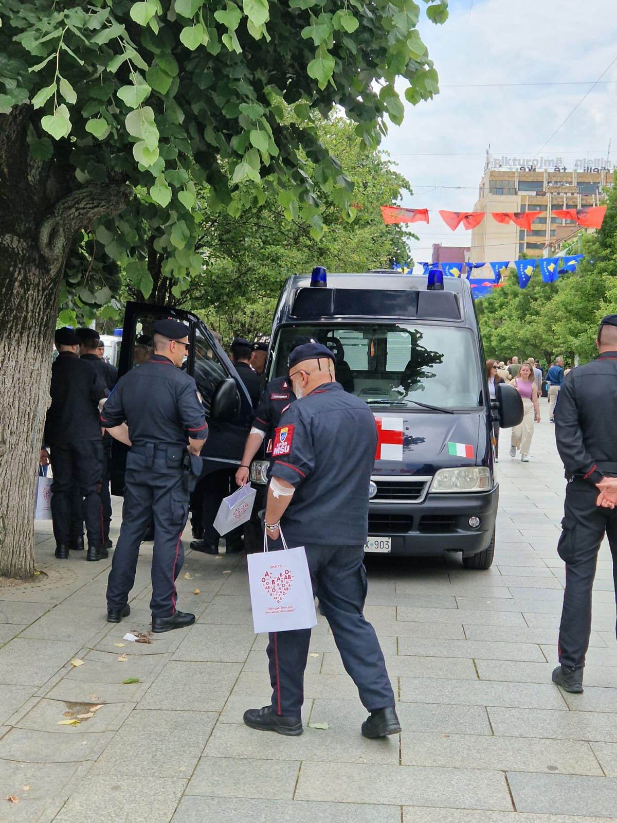 Trei țări într-una singură » Înainte de Kosovo - România, reporterul GSP a ajuns în locul pe care MAE ne-a sfătuit să îl evităm. De ce voia UEFA să mute meciul? Realitatea e cu totul alta