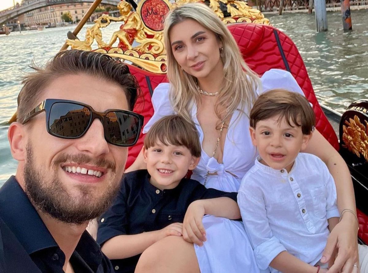 Imagini spectaculoase din vacanțele dinamoviștilor: din Veneția în Mykonos