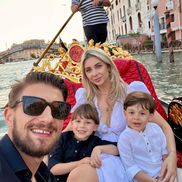 Neluț Roșu și familia în Veneția