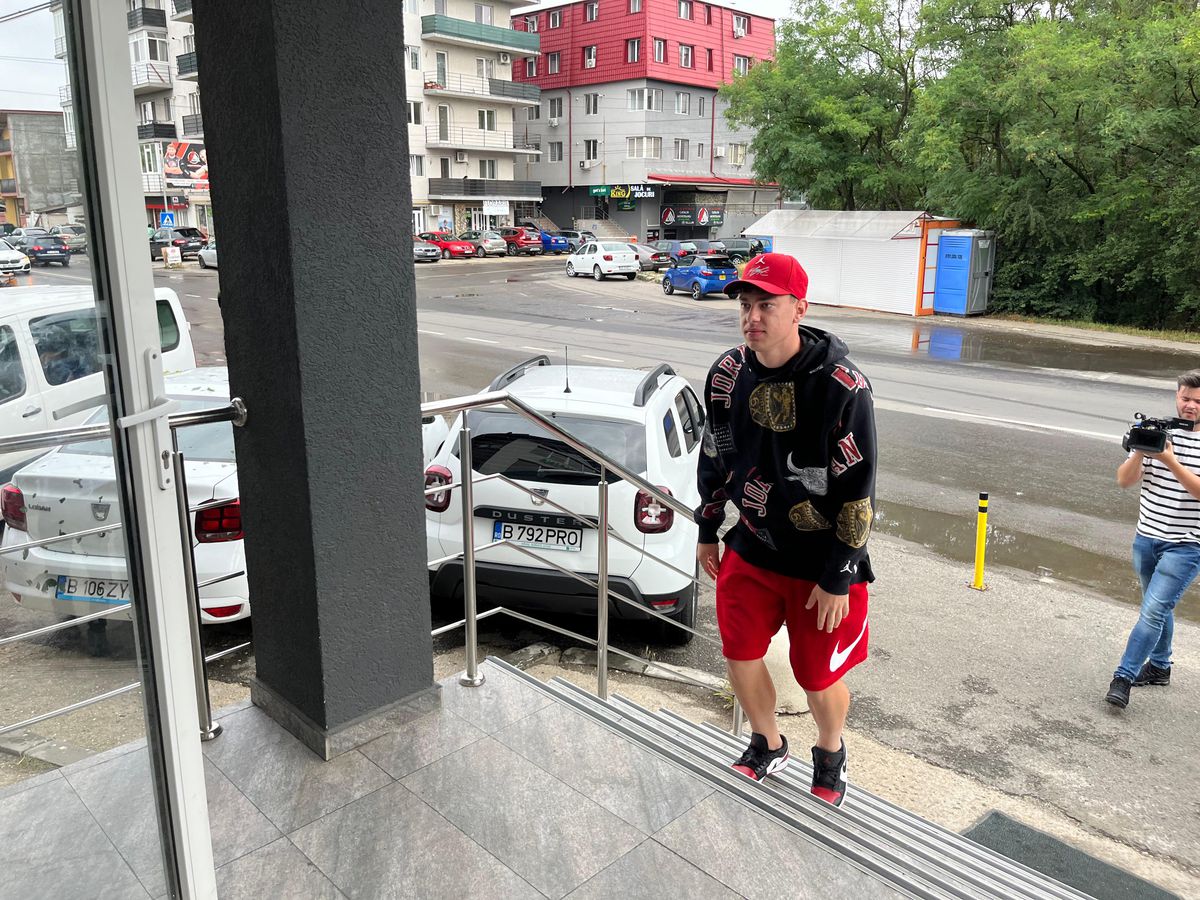 FCSB s-a reunit! Ce absențe are campioana, pe lângă jucătorii de la lot: a pierdut avionul și nu a fost prezent