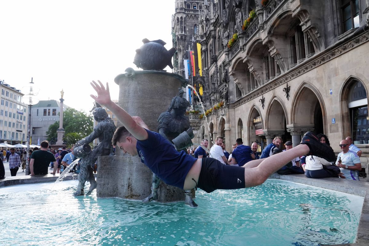 Fanii scoțieni au cucerit Marienplatz în așteptarea meciului cu Germania