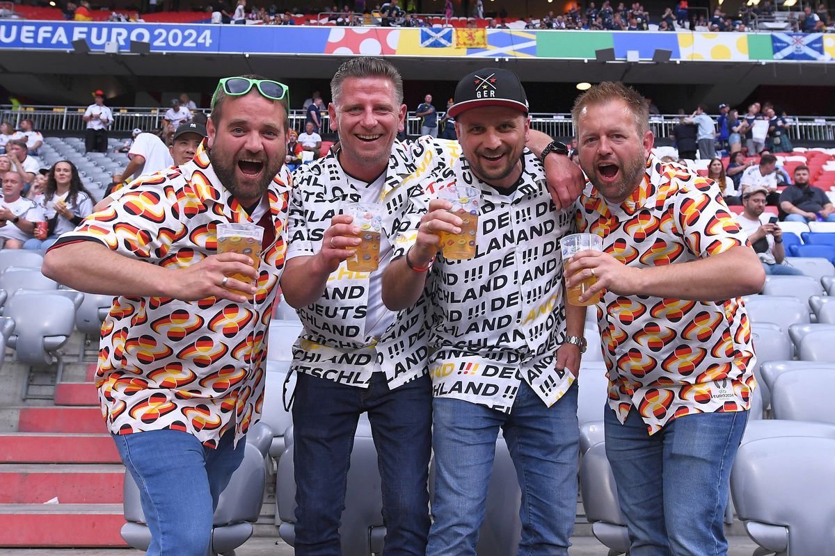 Au băut mai multă bere decât apă » 10 detalii observate de reporterul GSP la Germania - Scoția: covrigul fermecat + ai fumat, te-au amendat!