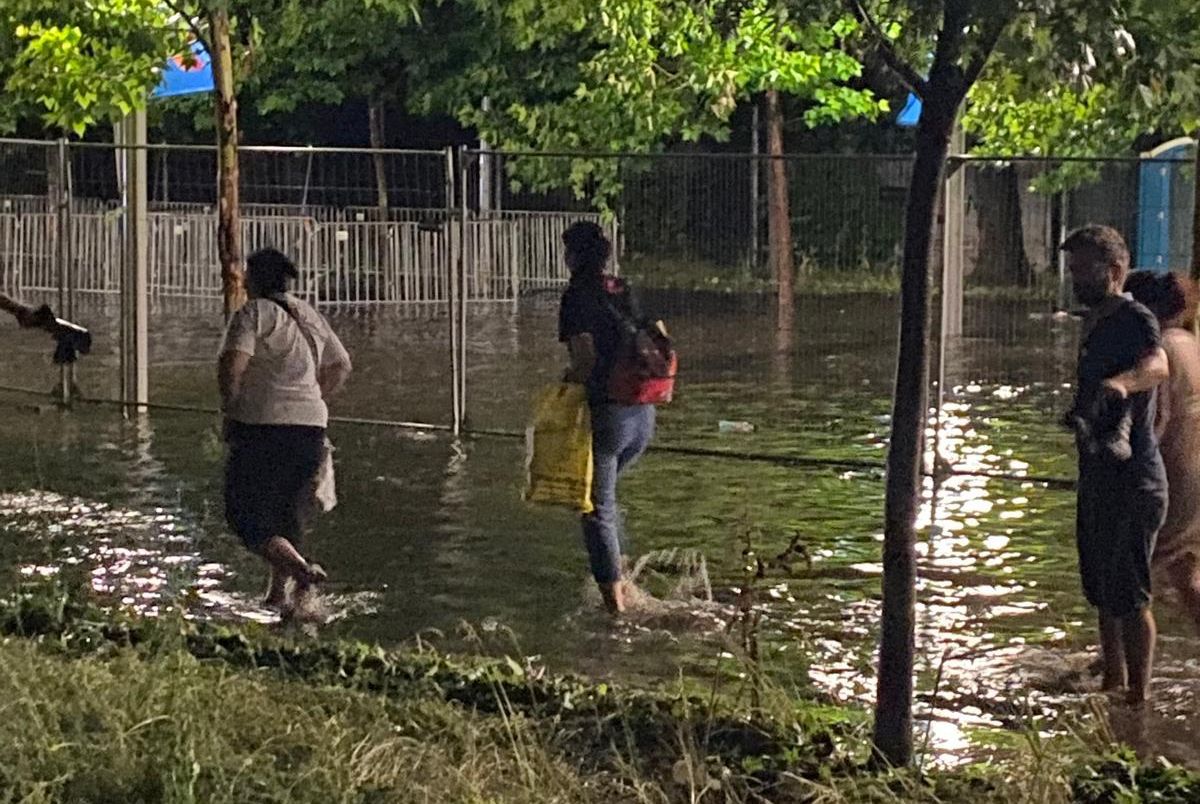 Imagini uluitoare la Arena Națională, după al doilea concert Coldplay! Străzi „înghițite” de apă după furtuna cu grindină de la București: mii de oameni, nevoiți să se descalțe și s-o ia prin bălțile de lângă stadion