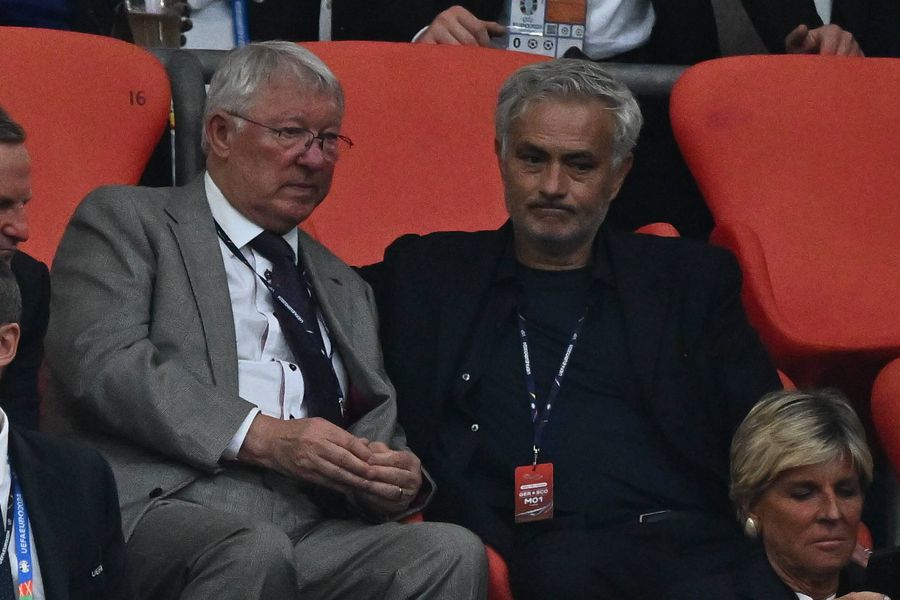 Doi manageri de mare succes în Premier League, Sir Alex Ferguson și Jose Mourinho / Foto: Imago Arne Slot, titlu la primul sezon cu Liverpool în Premier League » Continuă tradiția șocantă din Anglia