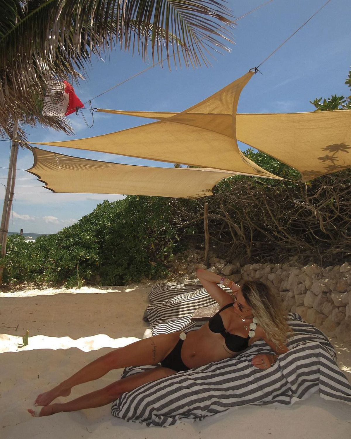 Fostul jucător al lui Hagi și-a cerut iubita în căsătorie în Seychelles! Imagini spectaculoase din vacanță