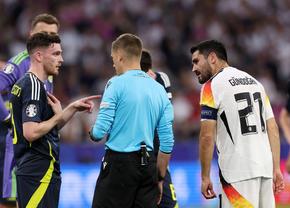 Două gafe colosale » Decizii incredibile luate de Turpin în Germania - Scoția, debutul la EURO 2024