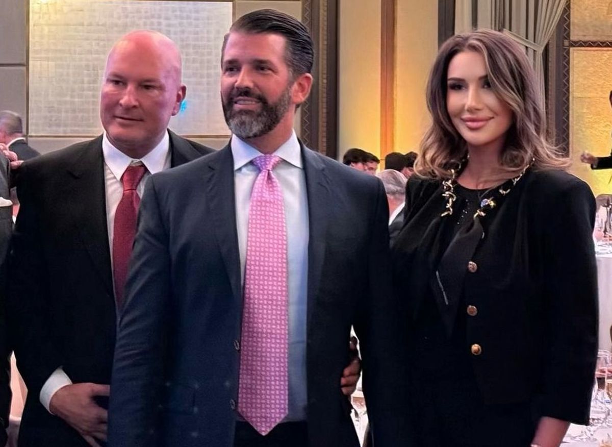 „A încălcat legea?” » Arpad Paszkany și tânăra sa iubită s-au întâlnit cu un politician foarte controversat la Hilton Budapesta