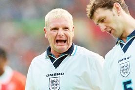 „Scaunul dentistului din Hong Kong!” » Momentul NEBUN cu Paul Gascoigne la Euro 1996: „Păcat că era glucoză în sticlă, nu gin ...”